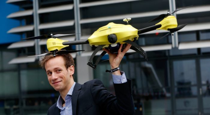 immagine di drone ambulanza ingegnere progettista