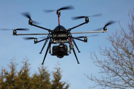 immagine di drone paparazzi