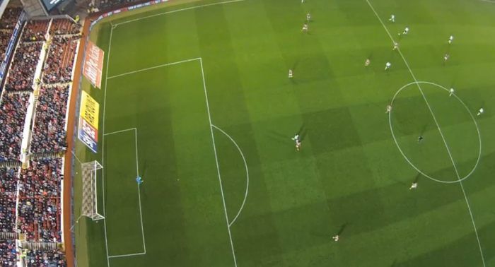 immagine di drone vola sopra a stadio nottingham