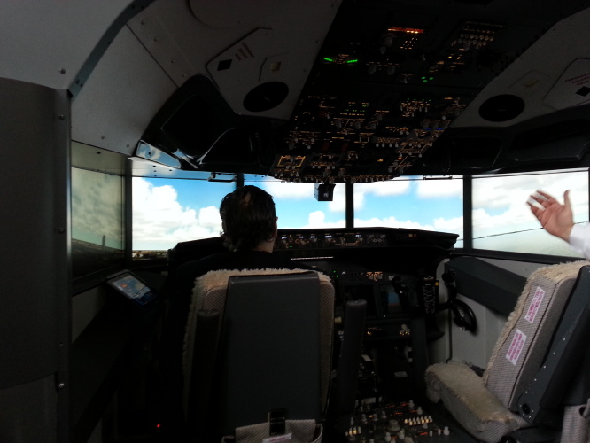 cabina-simulatore-accademia-del-volo-20141206