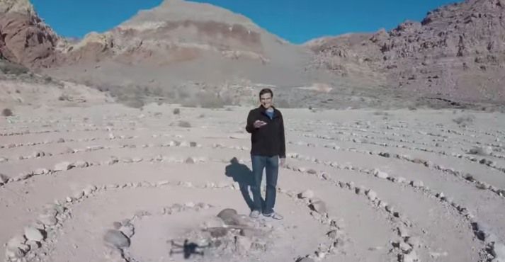 immagine di pilotare i droni con bacchetta magica