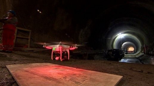 un drone DJI Phantom visita i Crossrail di Londra