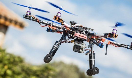 immagine di drone per dronezine