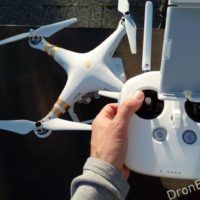 immagine di phantom 3 radiocomando a terra