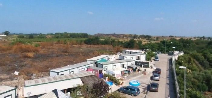 blitz campo rom gugliano con il drone