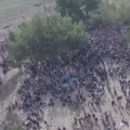 immagine di drone riprende migranti confine greco macedone