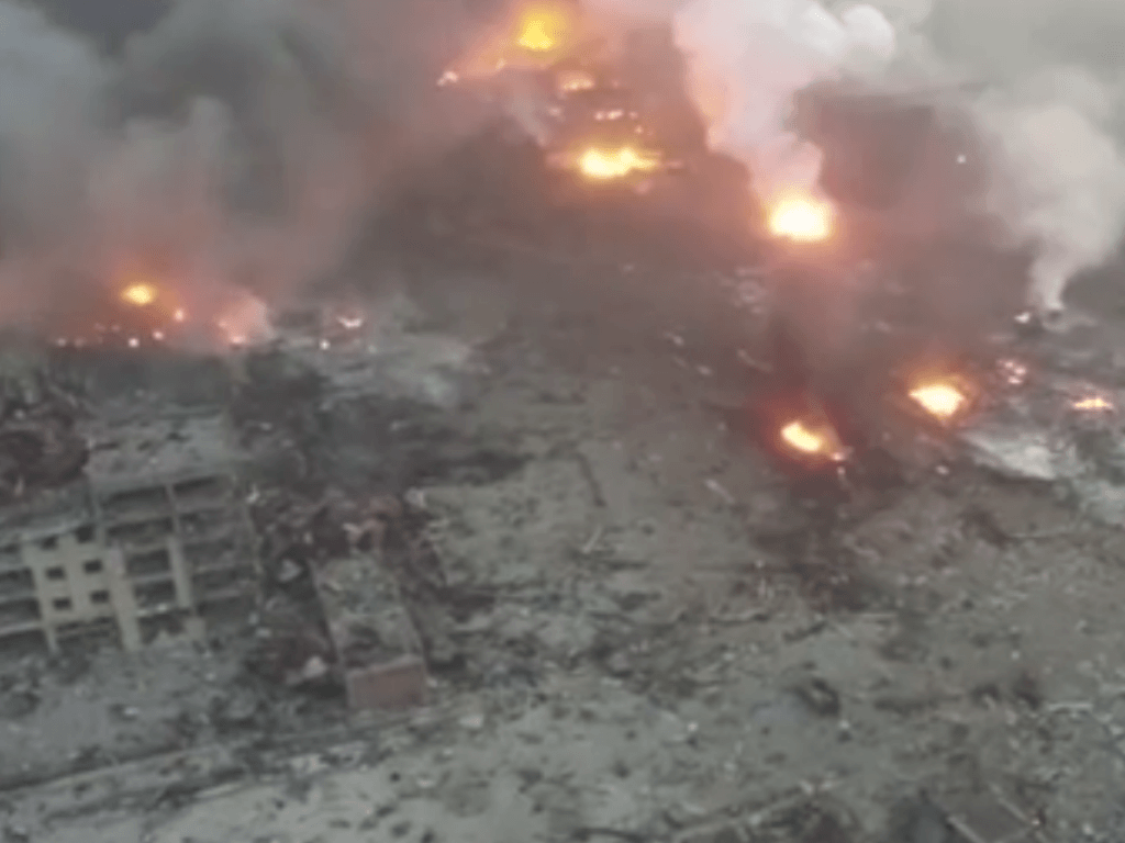immagine di esplosione magazzino cina ripreso da drone
