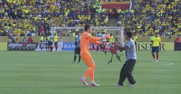 drone precipita su partita ecaudor uruguay