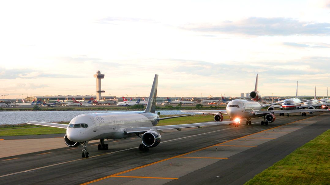 immagine di JFK Plane Queue drone lead