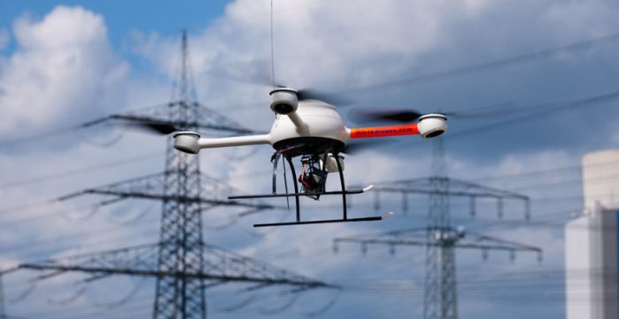 immagine di drone traliccio enel