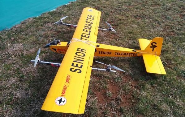 Quad plane. drone sperimentale a decollo verticale