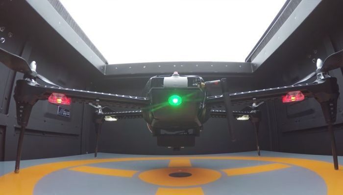 Dronebox hangar per droni con ricarica batterie