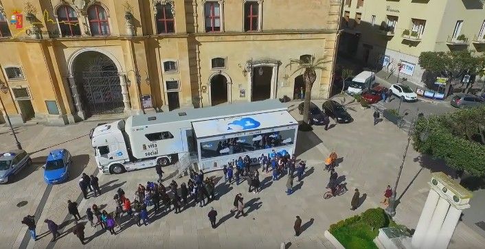 drone sorvola piazza questura di matera