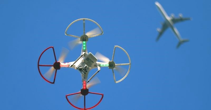 i droni sono un rischio per gli aeroplani