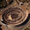 drone in volo vicino al colosseo