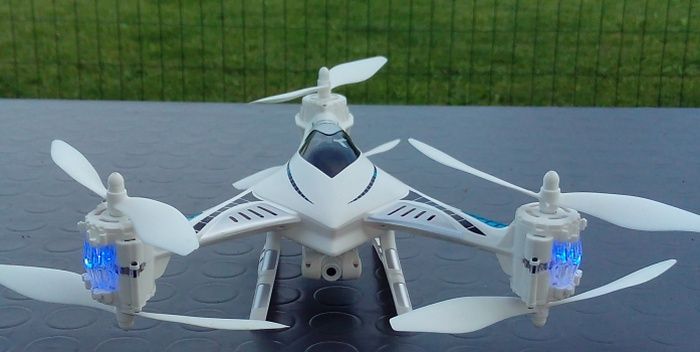 drone-tekk-falcon-primo-piano-tavolo-700