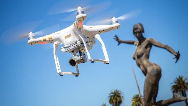 immagine di forografa il drone in volo