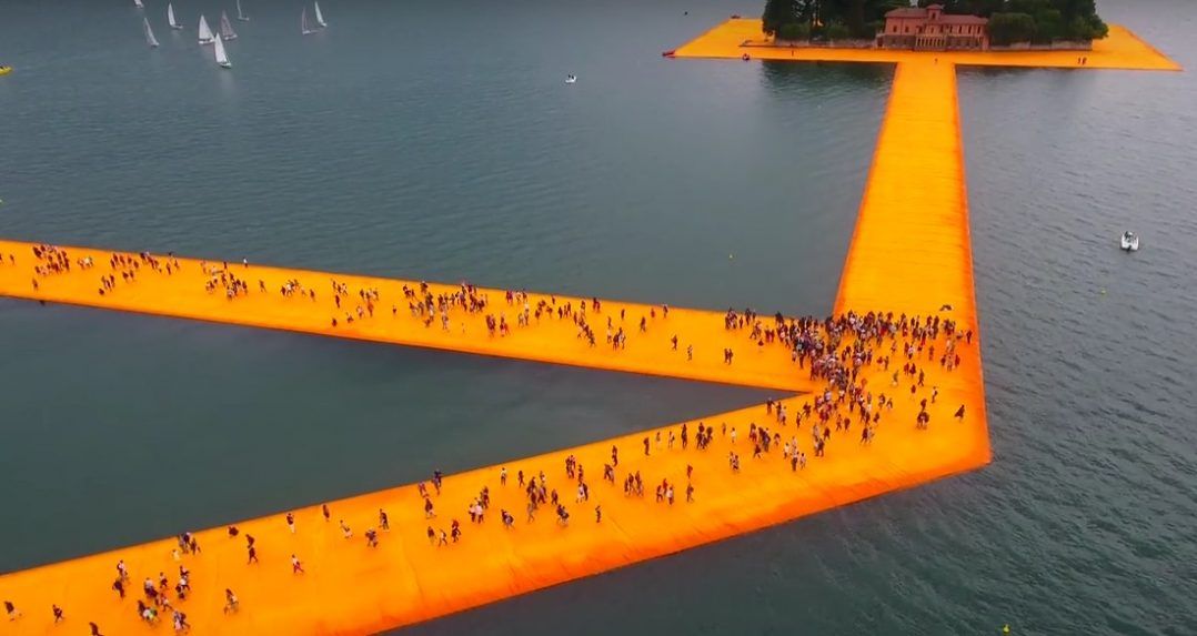 immagine di passerella di christo ripresa