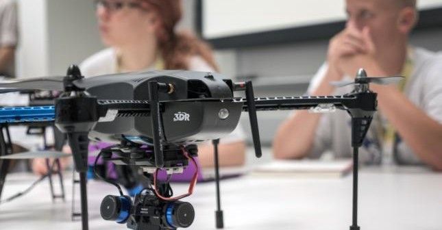 immagine di 3drobotics nelle scuole