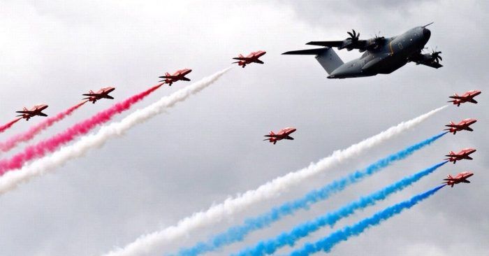 red-arrow-al-dia-2016