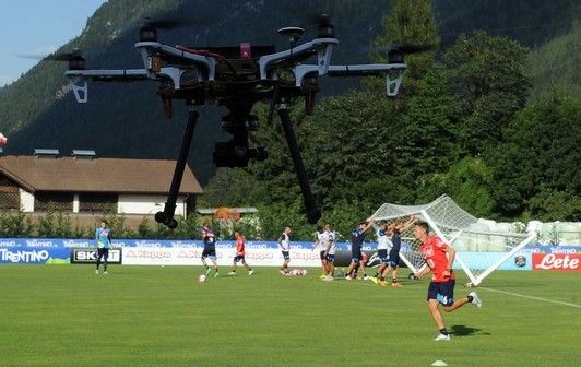immagine di drone ripende napoli calcio