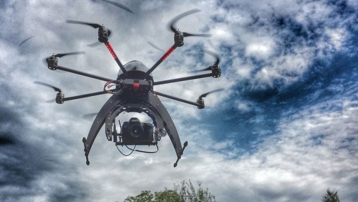 immagine di drone in volo