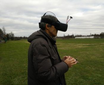 pilota-fpv-drone-eachine-vr-d2