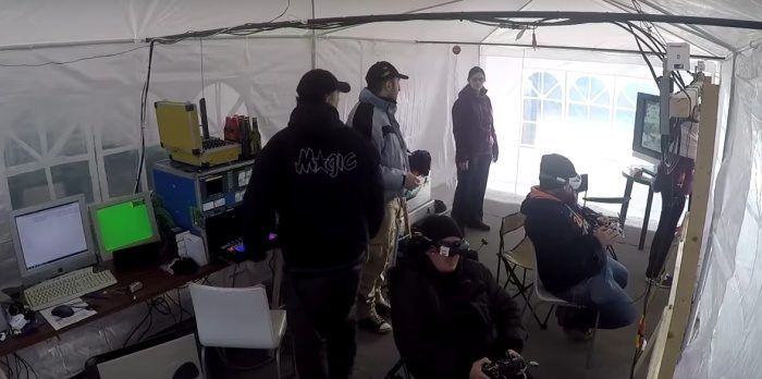 postazione-piloti-circuito-fpv-drone-racing-dronixtreme