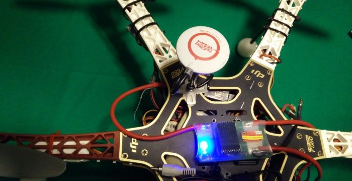 immagine di powesafe twin installato su drone 700