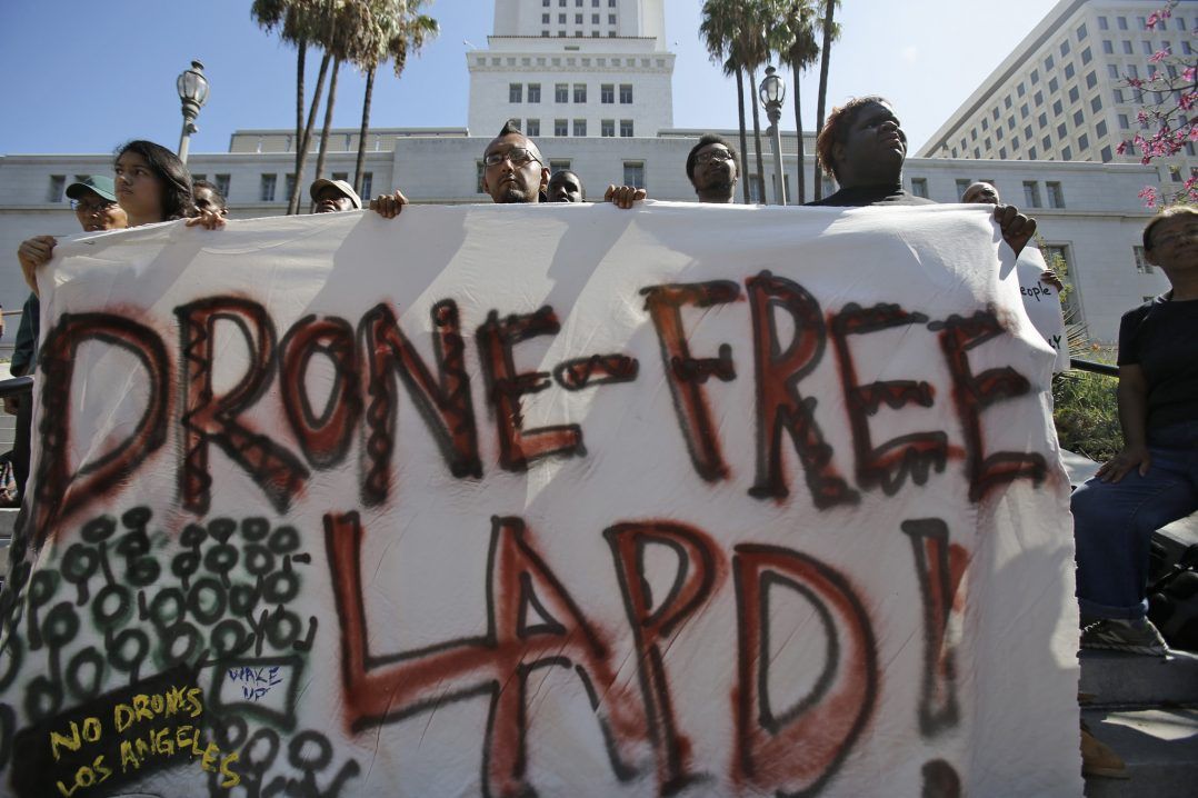 protesta contro uso dei droni a los angeles
