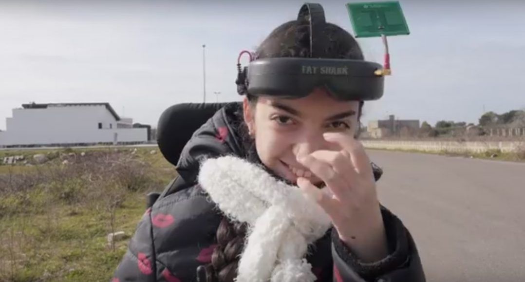 immagine di pilota drone giovane luisa lecce