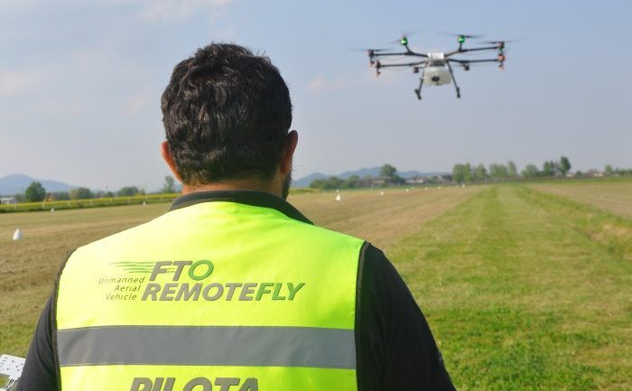fto-remotefly-con-drone-agricolo-dji-agras-mg1