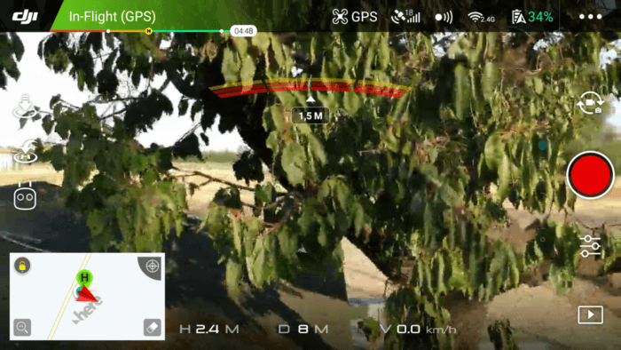 drone spark evita albero con frone