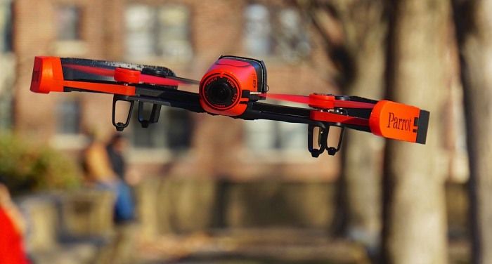 immagine di drone in volo parrot bebop