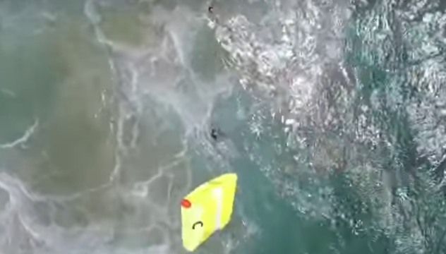 immagine di drone salva bagnanti in australia