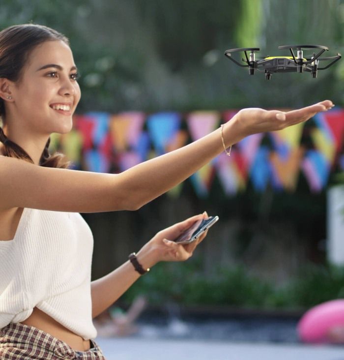 immagine di drone tello atterra mano