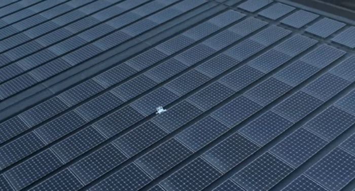 immagine di drone caduto su pannello fotovoltaico apple park 1