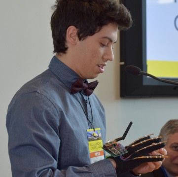 immagine di glove controller matteo sacchetti