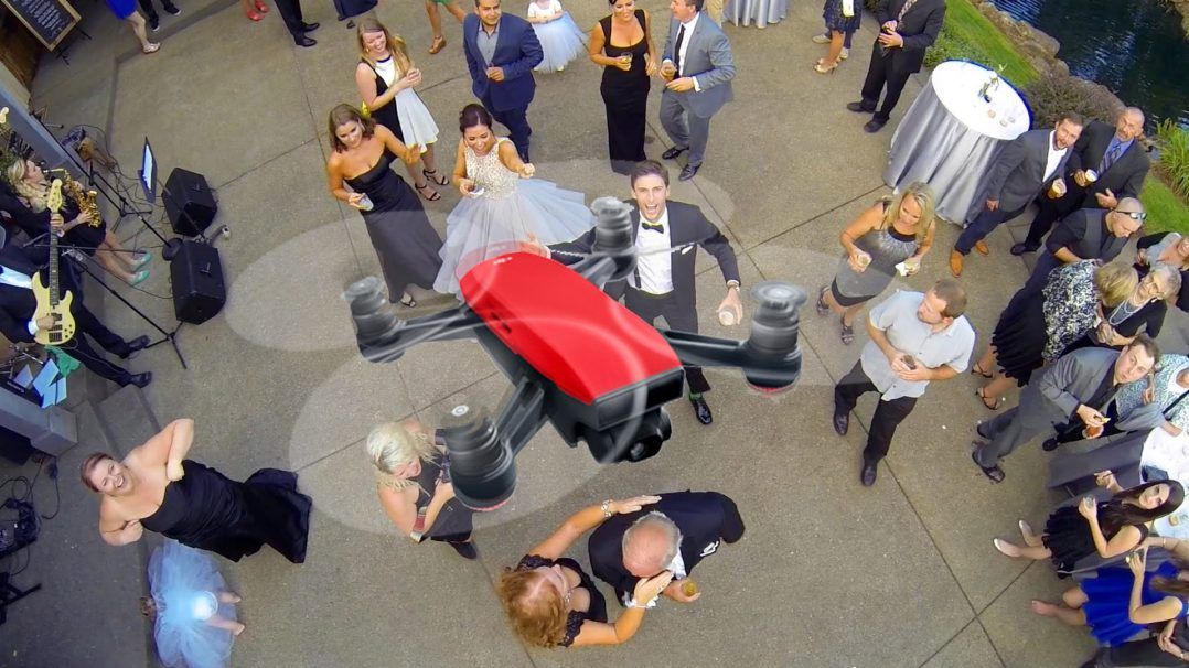 drone forografa sposi al matrimonio