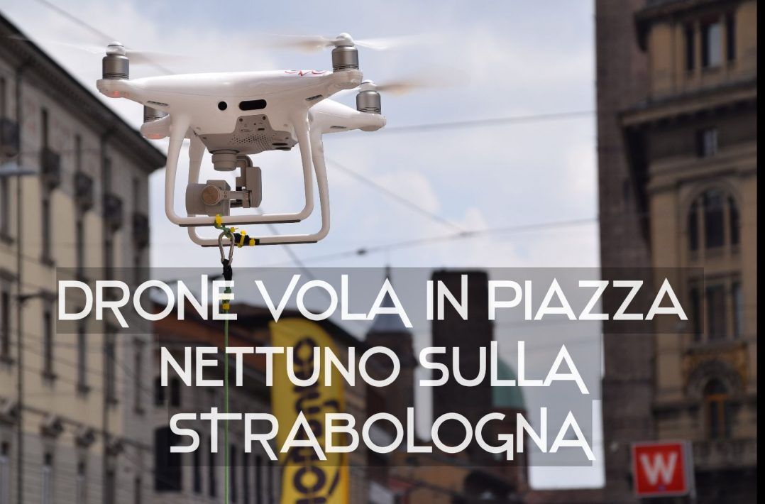 immagine di drone vola in piazza maggiore per la strabologna