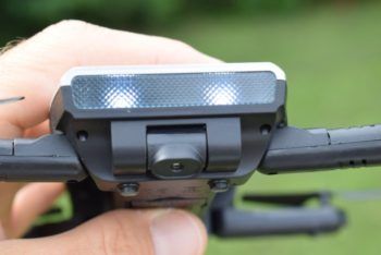 immagine di telecamera drone slffly verso basso