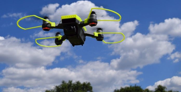 immagine di drone dji spark trecentino in volo