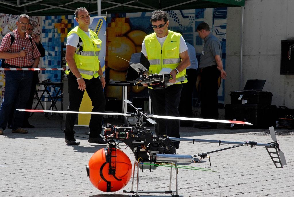 immagine di PRIMO UTILIZZO ELICOTTERI RADIOCOMANDATI PER SOCCORSO PIACENZA 2006 3
