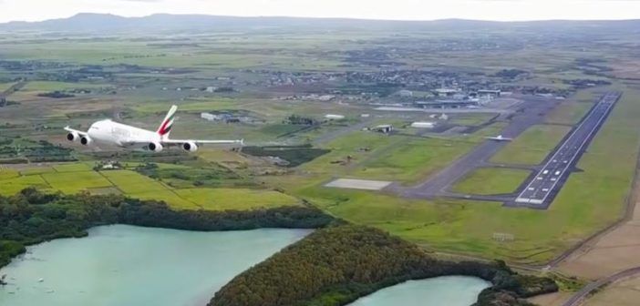 drone filma airbus in decollo mauritius