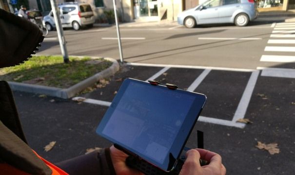 immagine di pilota droni professionali