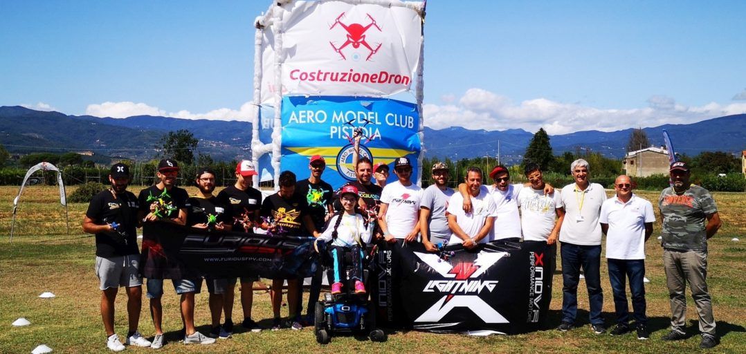immagine di gruppo concorrenti gara fpv race pistoia big 1