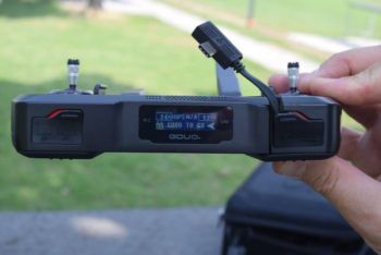 immagine di parte inferiore radiocomando drone gdu 02 w