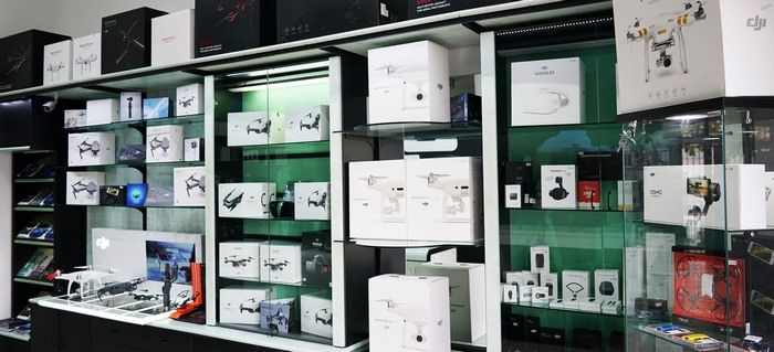 immagine di interno negozio droni dji milano
