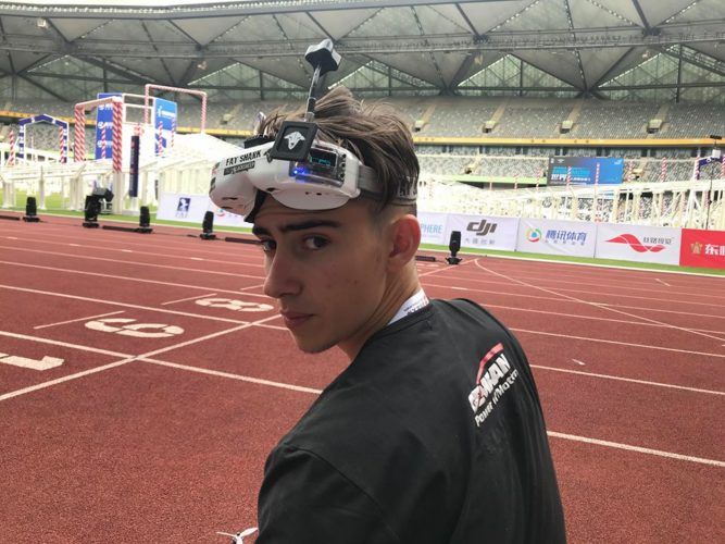 immagine di mirko cesena pilota drone fpv tacing fai shenzen