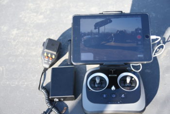 immagine di microfono trasmettitore e radiocomando drone gdu saga DSC 5027